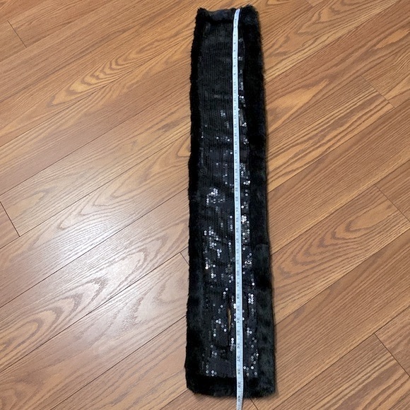 Candies woman’s black pull through sparking sequins & faux fur scarf 🧣 - Picture 8 of 12